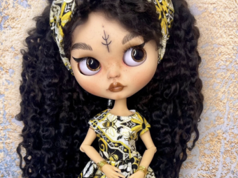 Blythe doll custom tbl – Isla the Woodoo witch, Blythe custom doll ooak by Katty Suzume, afro doll, Blythe custom, Blythe witch, art doll.